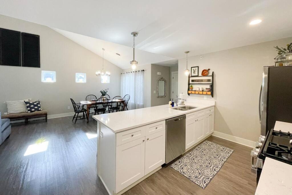 New Beautiful 3 Bedroom Condo In Bettendorf Exterior foto